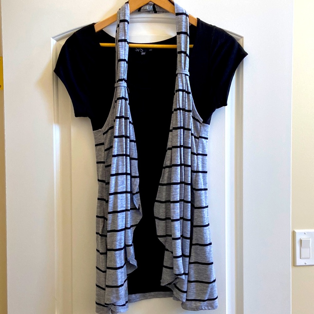 Beautiful top with attached waterfall cardigan lightweight in size L
